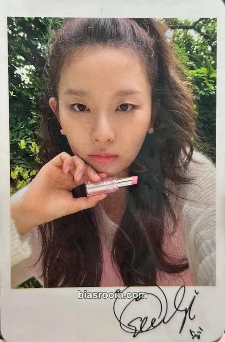 Seulgi SEULGI X AMUSE 2022 Photocard - Red Velvet - Red Velvet K-pop photocard