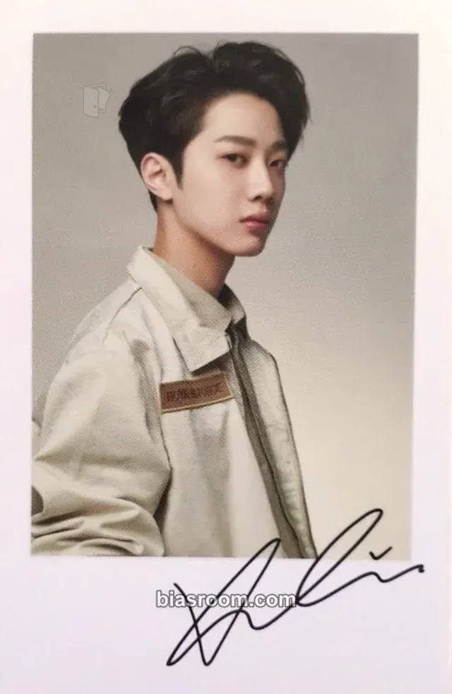 Wanna One - Kuanlin - ONE : THE WORLD Event polaroid tour merch