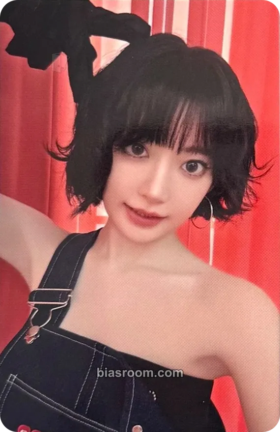 Sakura Easy Crazy Hot Tour Encore (2025/26) Photocard - LE SSERAFIM - LE SSERAFIM K-pop photocard