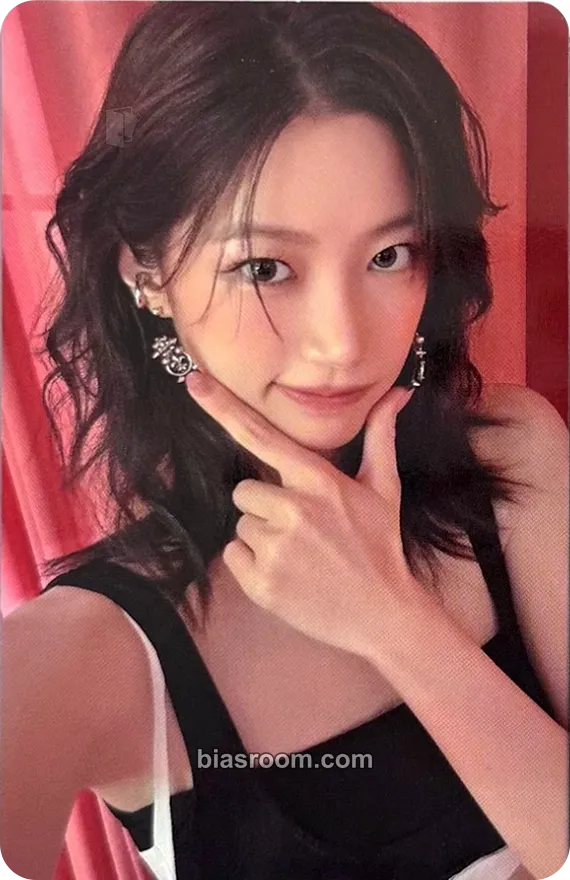 Kazuha Easy Crazy Hot Tour Encore (2025/26) Photocard - LE SSERAFIM - LE SSERAFIM K-pop photocard