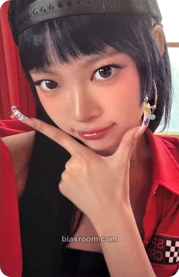 Hong Eunchae Easy Crazy Hot Tour Encore (2025/26) Photocard - LE SSERAFIM - LE SSERAFIM K-pop photocard