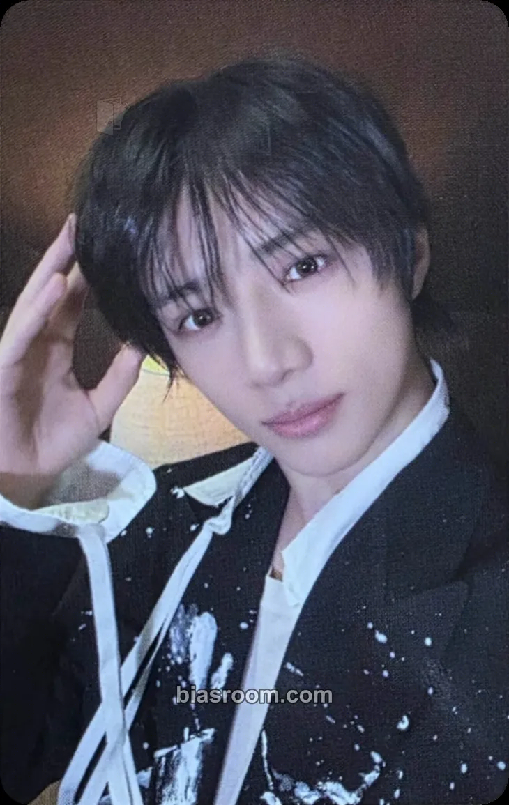 Beomgyu 7TH YEAR: A Moment of Stillness in the Thorns Photocard - TOMORROW X TOGETHER - TOMORROW X TOGETHER K-pop photocard