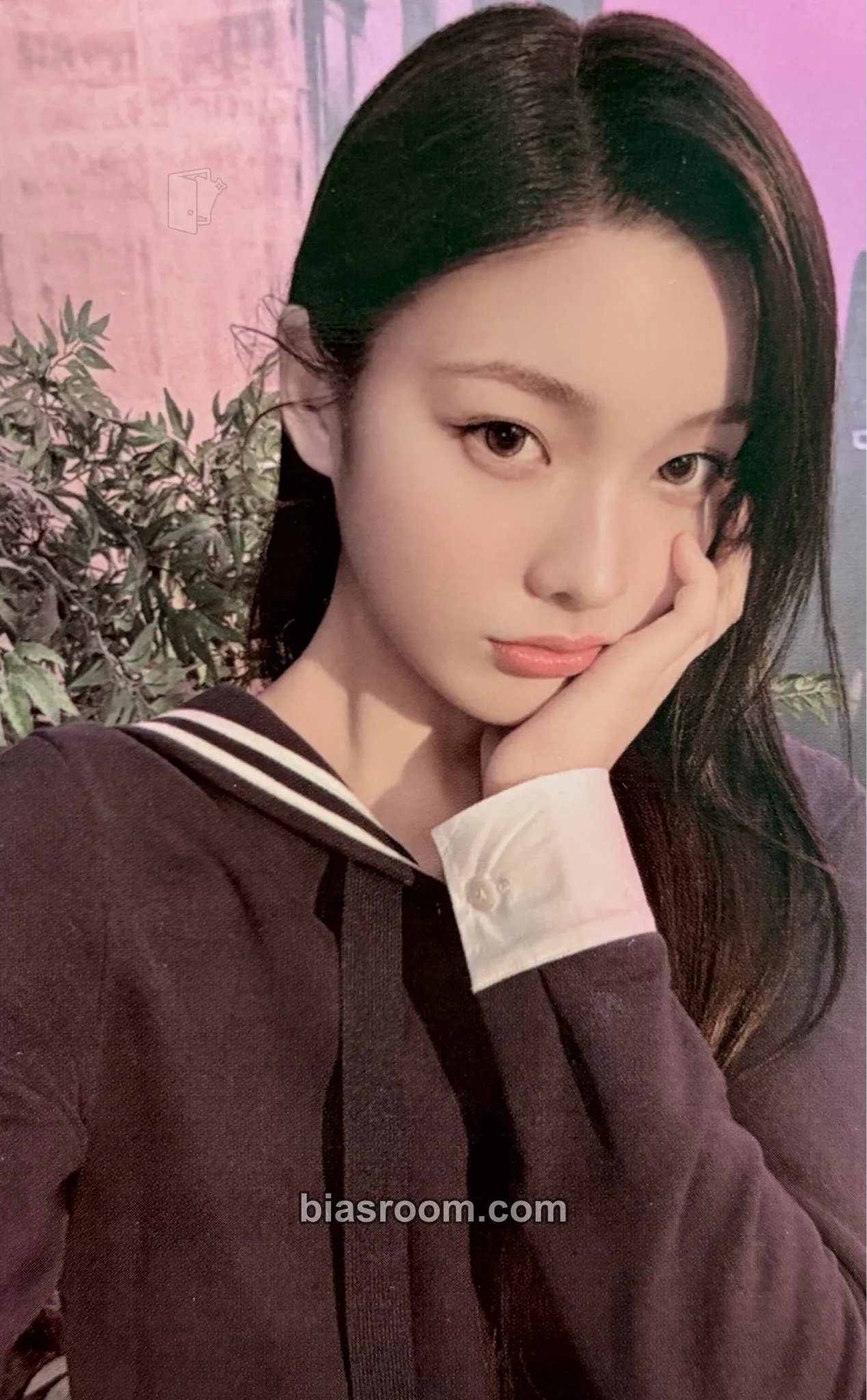 Iroha bomb Photocard - ILLIT - ILLIT K-pop photocard
