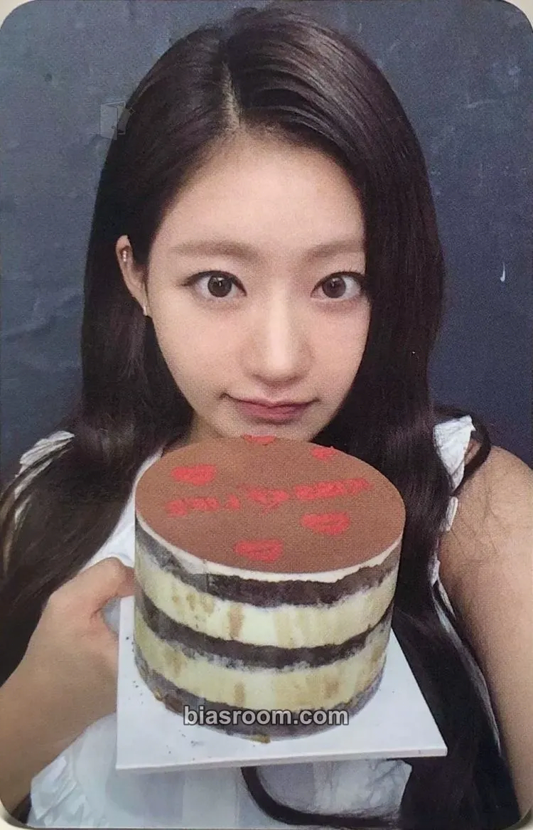 Julie KISS OF LIFE X Doré Doré Photocard - KISS OF LIFE - KISS OF LIFE K-pop photocard