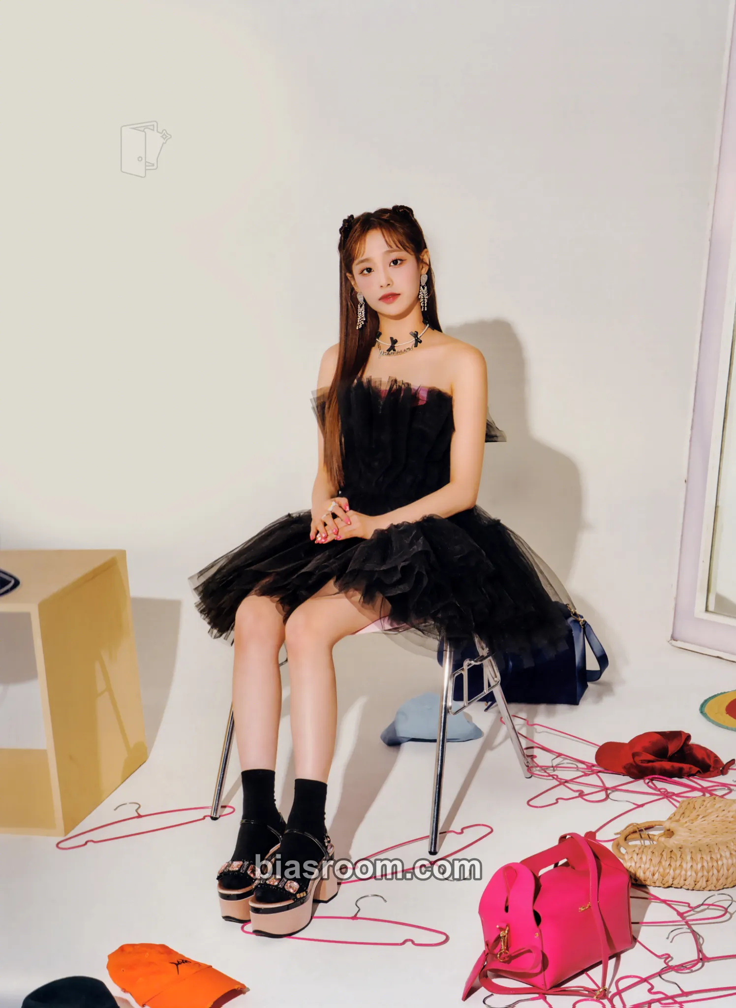 Chuu LOOK:NA Hobbyplanet: Season 1 MD Photocard - LOONA - LOONA K-pop photocard