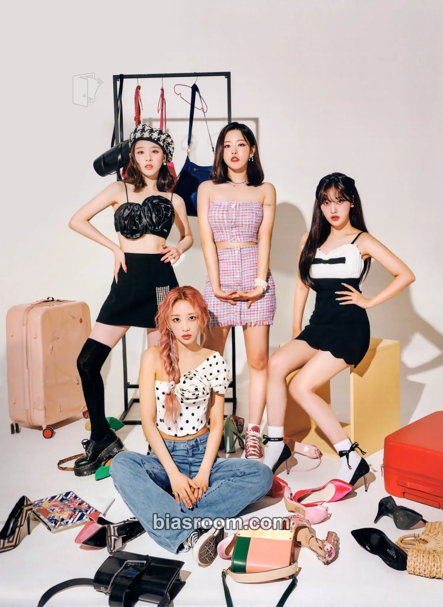 LOOK:NA Hobbyplanet: Season 1 MD Photocard - LOONA - LOONA K-pop photocard