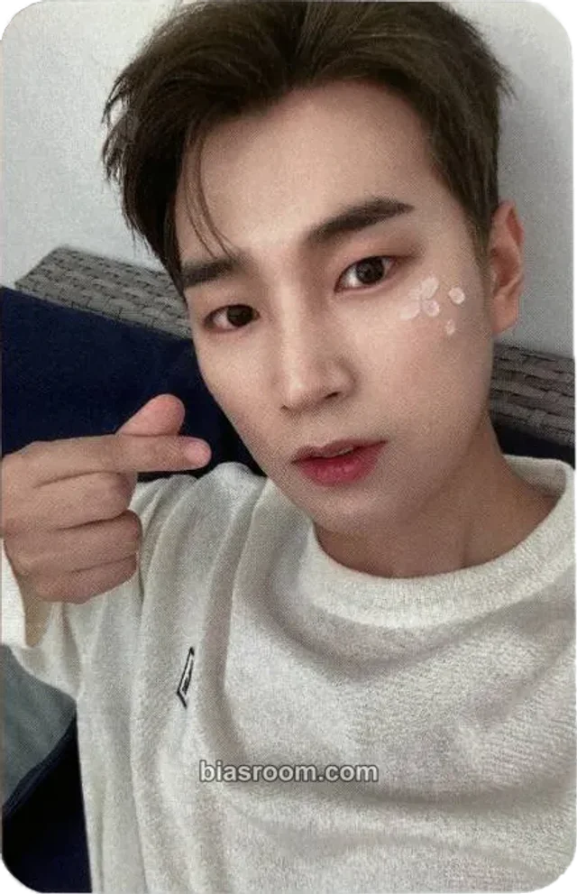 KNK - Seoham - KNK Airline Album makestar version 1