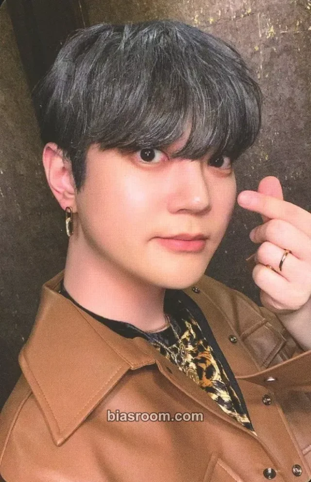 UP10TION - Bit-to - Code Name: Arrow Album album photocard love hunter version