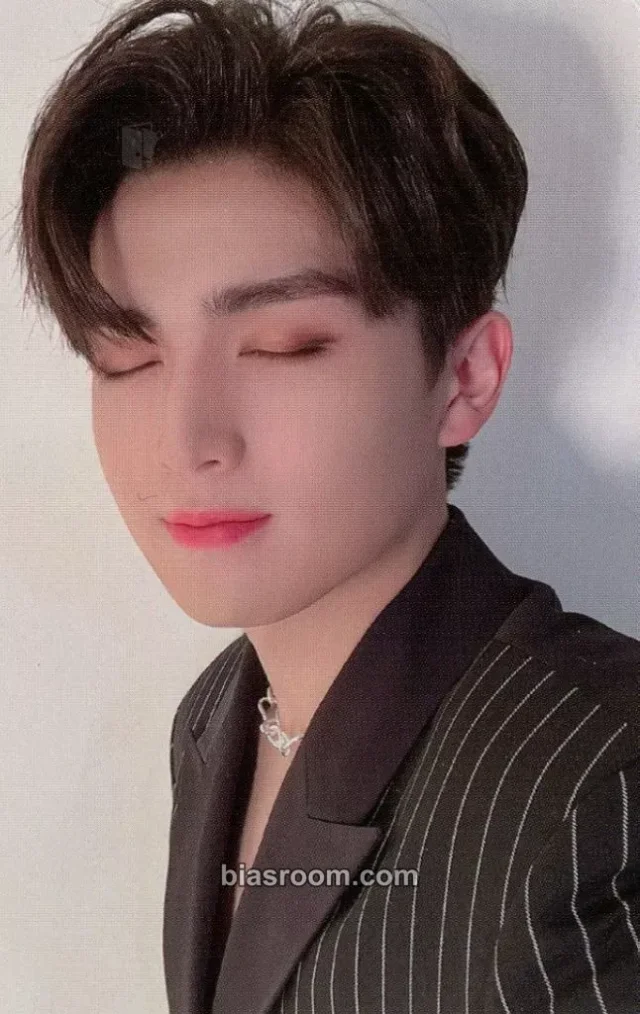 UP10TION - Kuhn - Novella Album album photocard still version