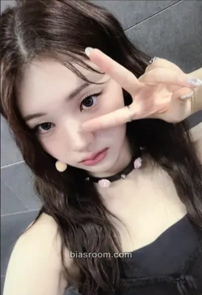 Yeonji Whosfan Official Themed Cafe Photocard - tripleS - tripleS K-pop photocard