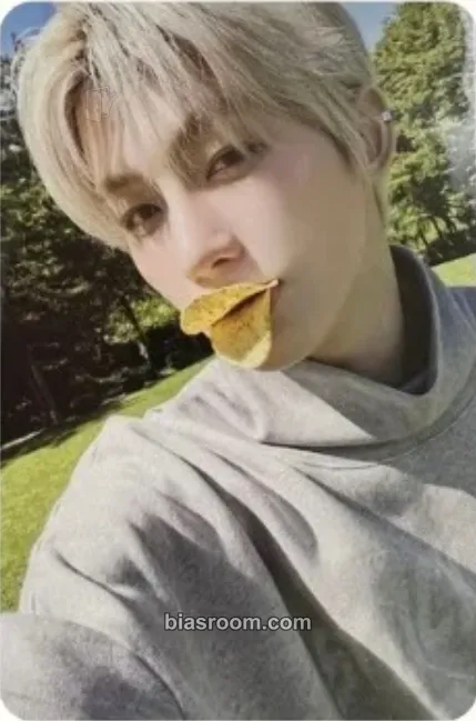 Jihoon play hard Photocard - TWS - TWS K-pop photocard