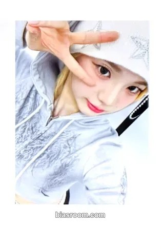 Yeonji Performante Photocard - tripleS - tripleS K-pop photocard