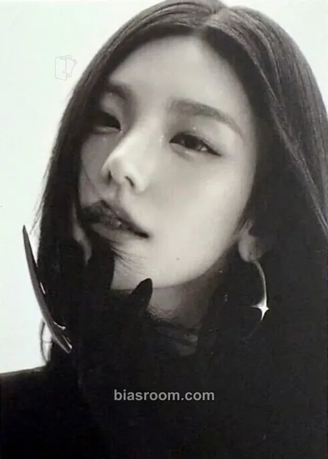 ITZY - Yeji - Air Album album inclusion photobook version A version B version sticker
