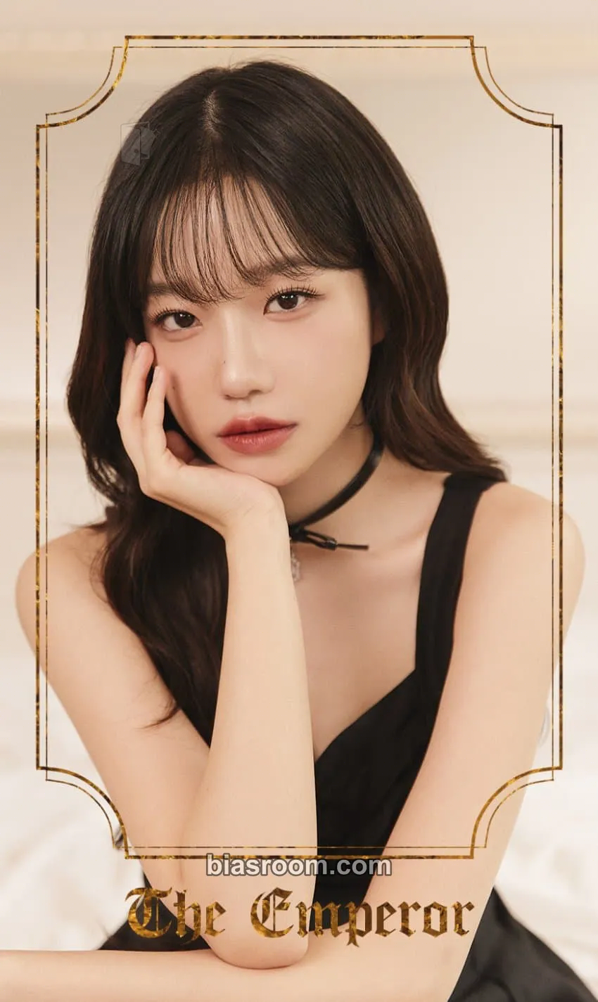 Jo Yuri Jo Yuri x hellobot The 2nd Mini Album: LOVE ALL Photocard - Jo Yuri K-pop photocard