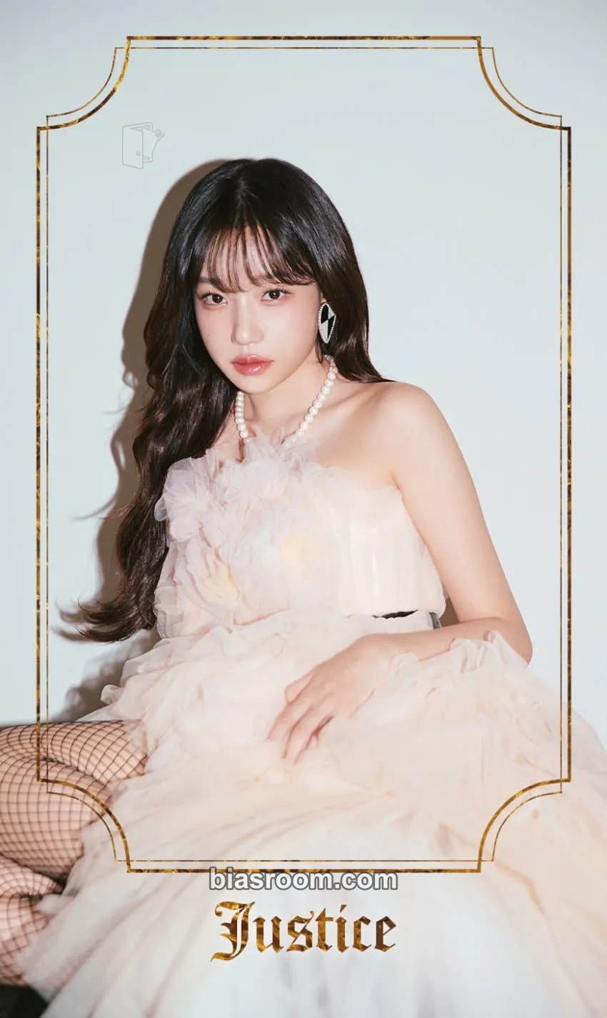 Jo Yuri Jo Yuri x hellobot The 2nd Mini Album: LOVE ALL Photocard - Jo Yuri K-pop photocard