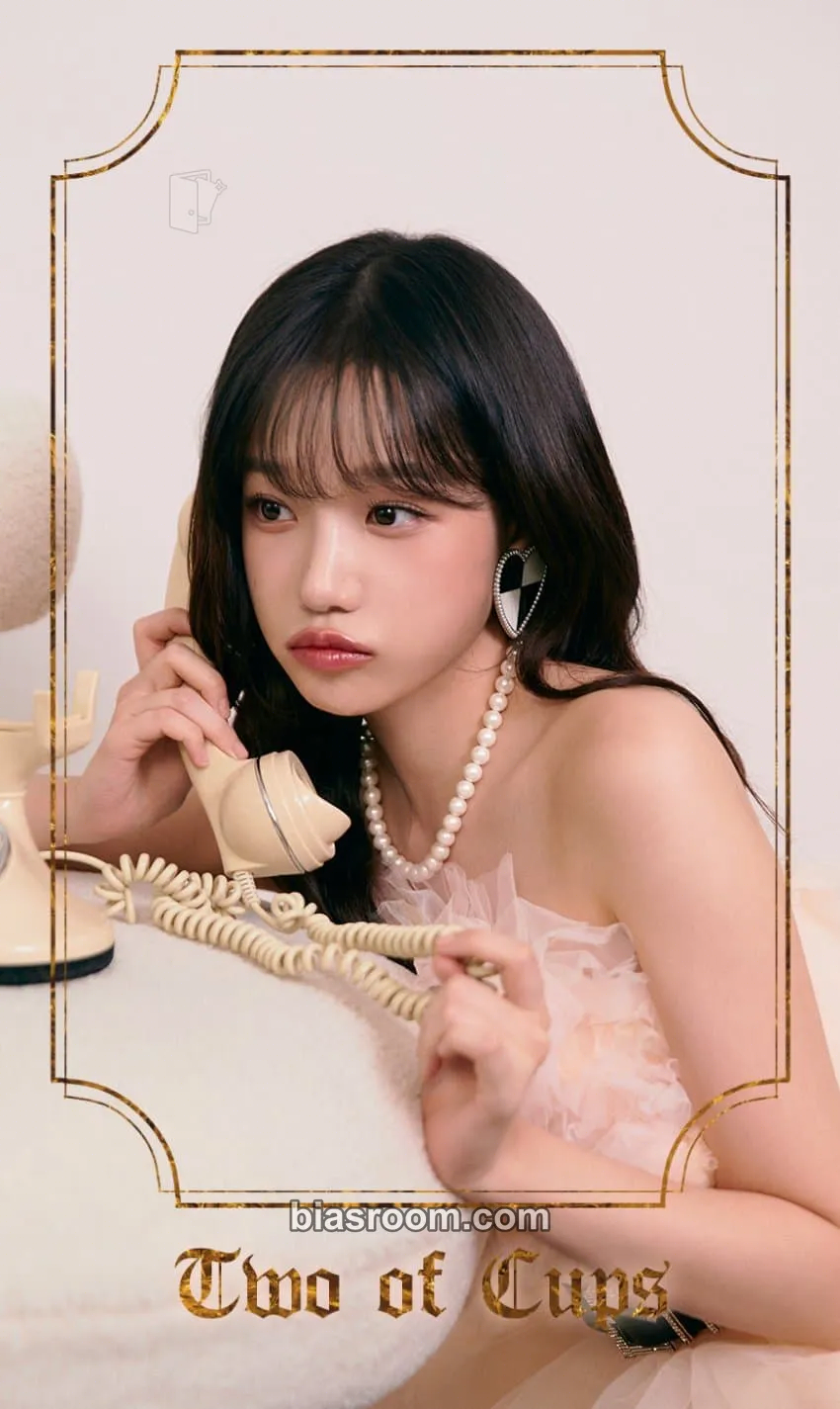 Jo Yuri Jo Yuri x hellobot The 2nd Mini Album: LOVE ALL Photocard - Jo Yuri K-pop photocard