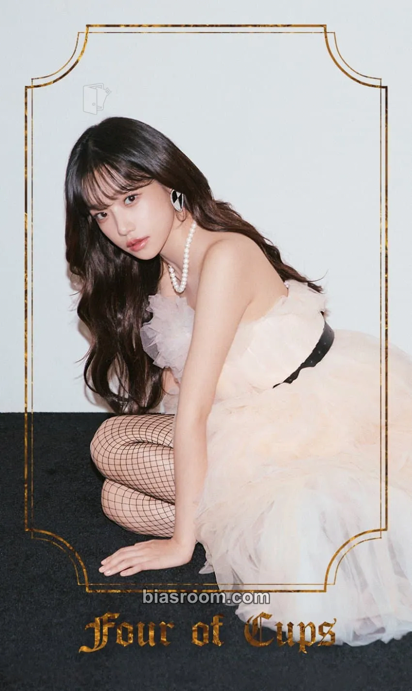 Jo Yuri Jo Yuri x hellobot The 2nd Mini Album: LOVE ALL Photocard - Jo Yuri K-pop photocard