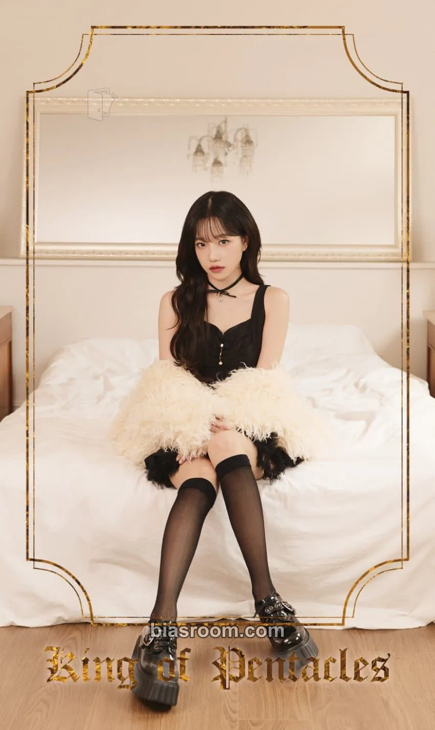 Jo Yuri Jo Yuri x hellobot The 2nd Mini Album: LOVE ALL Photocard - Jo Yuri K-pop photocard