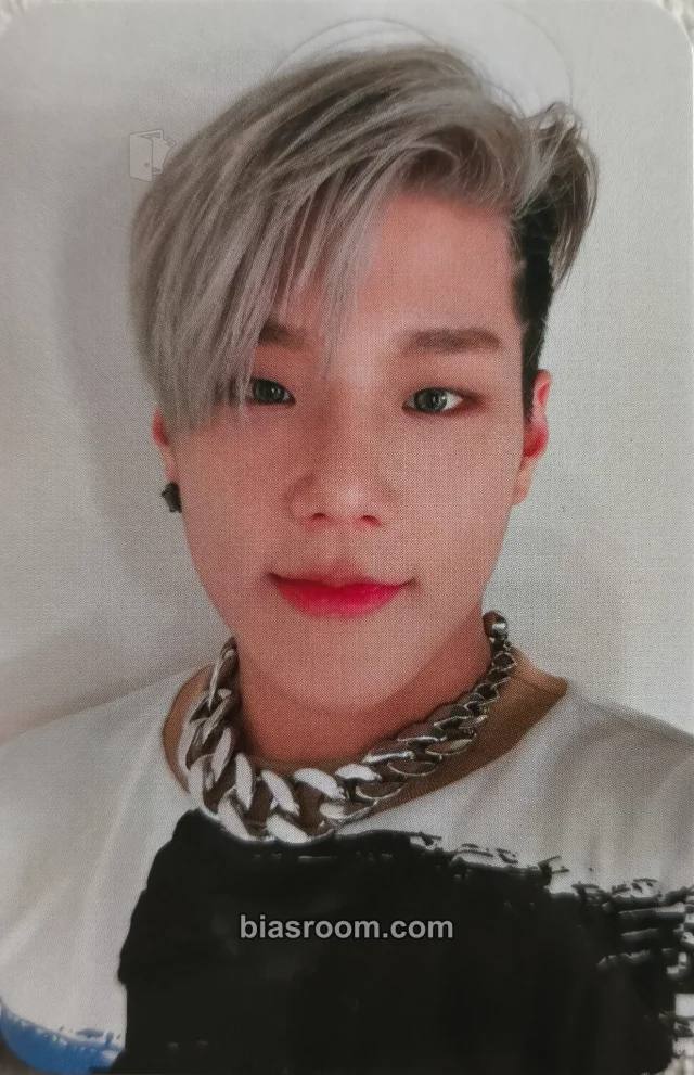 DKB - Junseo - REBEL Album album photocard red back