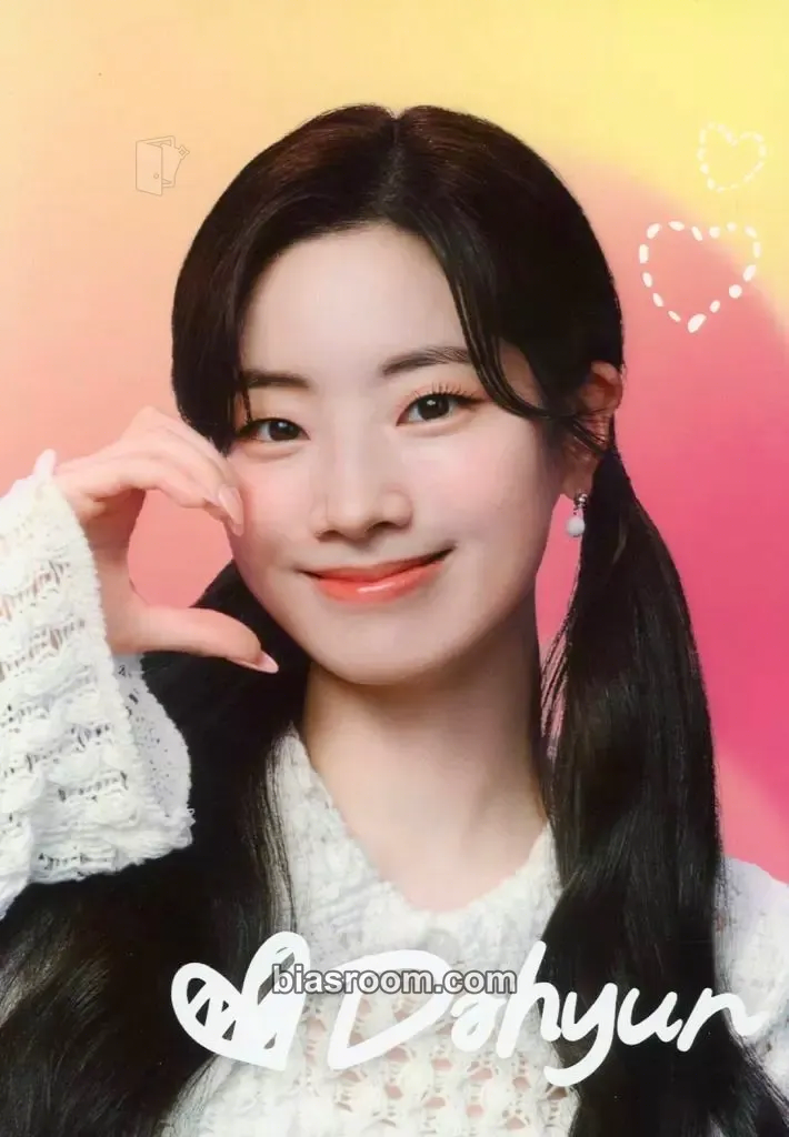 Dahyun TWICE x FamilyMart Photocard - TWICE - TWICE K-pop photocard
