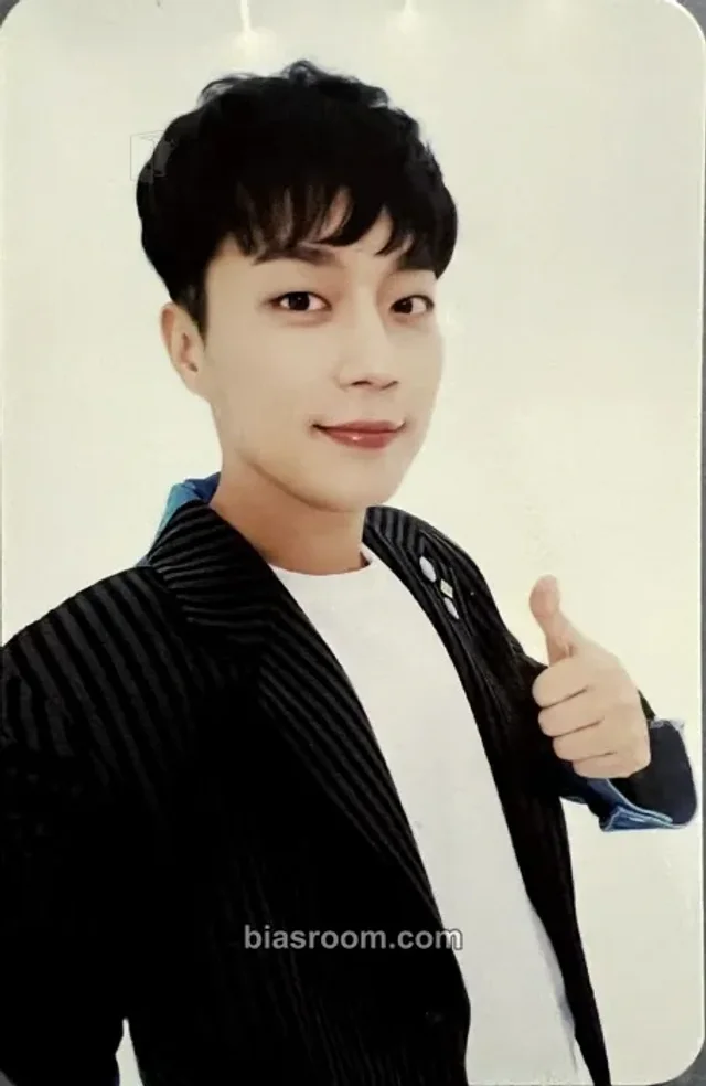 HIGHLIGHT  - Yoon Du-jun - CELEBRATE Album album photocard B version