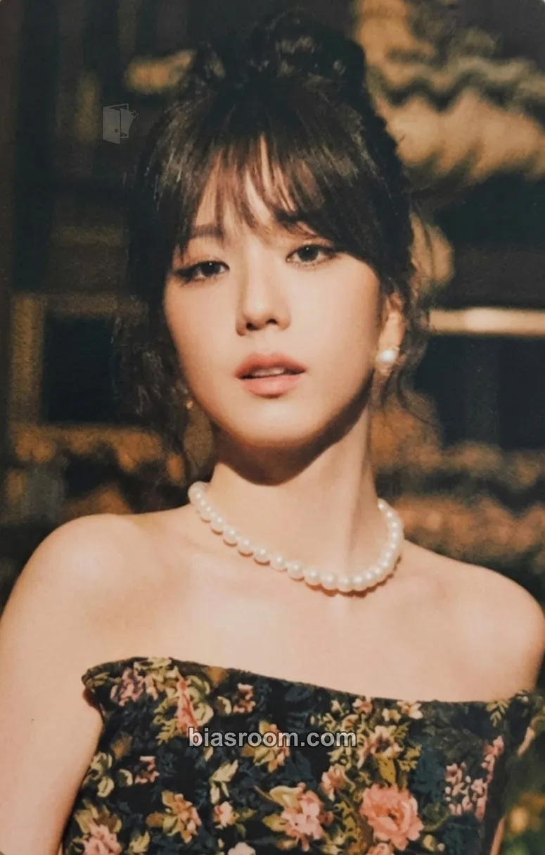 Jisoo JISOO - FIRST SINGLE ALBUM 'ME' OFFICIAL MD Photocard - BLACKPINK - BLACKPINK K-pop photocard