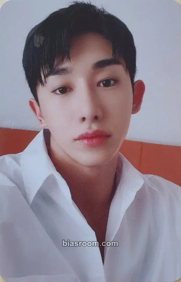 Wonho Blue Letter Photocard - Wonho K-pop photocard