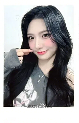 Xinyu Performante Photocard - tripleS - tripleS K-pop photocard