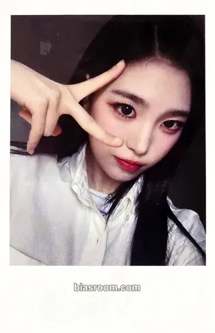 Jiyeon tripleS 3rd World Tour: @% Photocard - tripleS - tripleS K-pop photocard