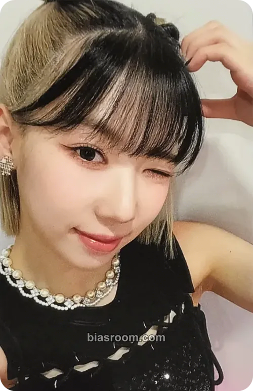 Hyeju LIVES ACROSS Photocard - CLASSy - CLASSy K-pop photocard