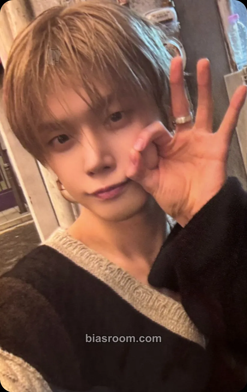Yeonjun 7TH YEAR: A Moment of Stillness in the Thorns Photocard - TOMORROW X TOGETHER - TOMORROW X TOGETHER K-pop photocard