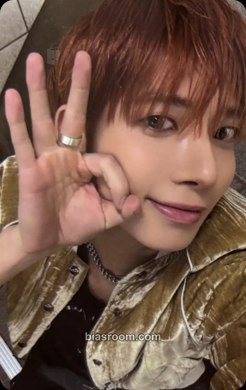 Taehyun 7TH YEAR: A Moment of Stillness in the Thorns Photocard - TOMORROW X TOGETHER - TOMORROW X TOGETHER K-pop photocard