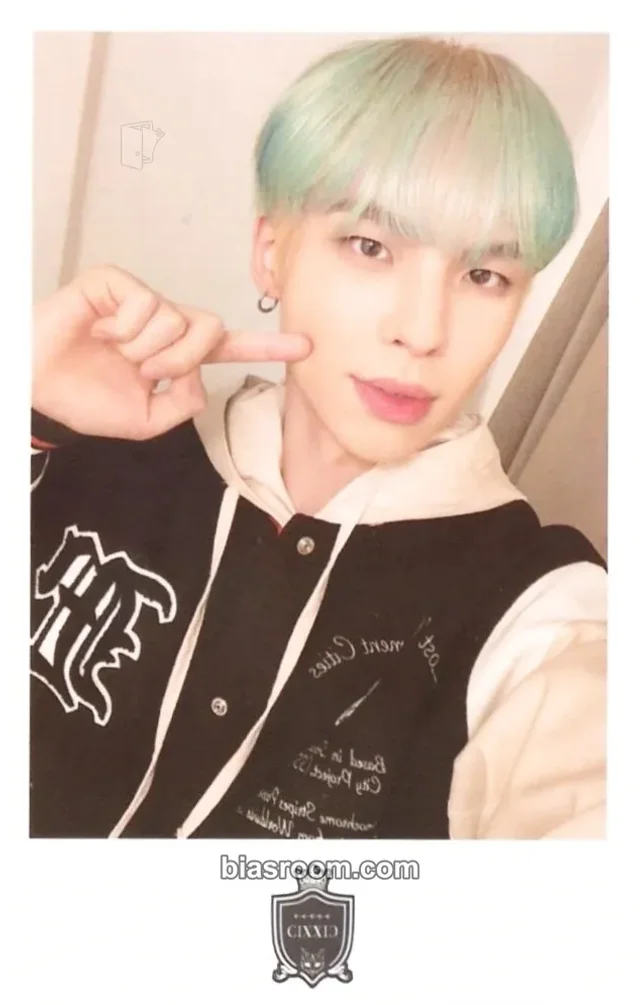 CIX - BX - Seasons Greetings 2022 Other merch photocard season's greetings version 2