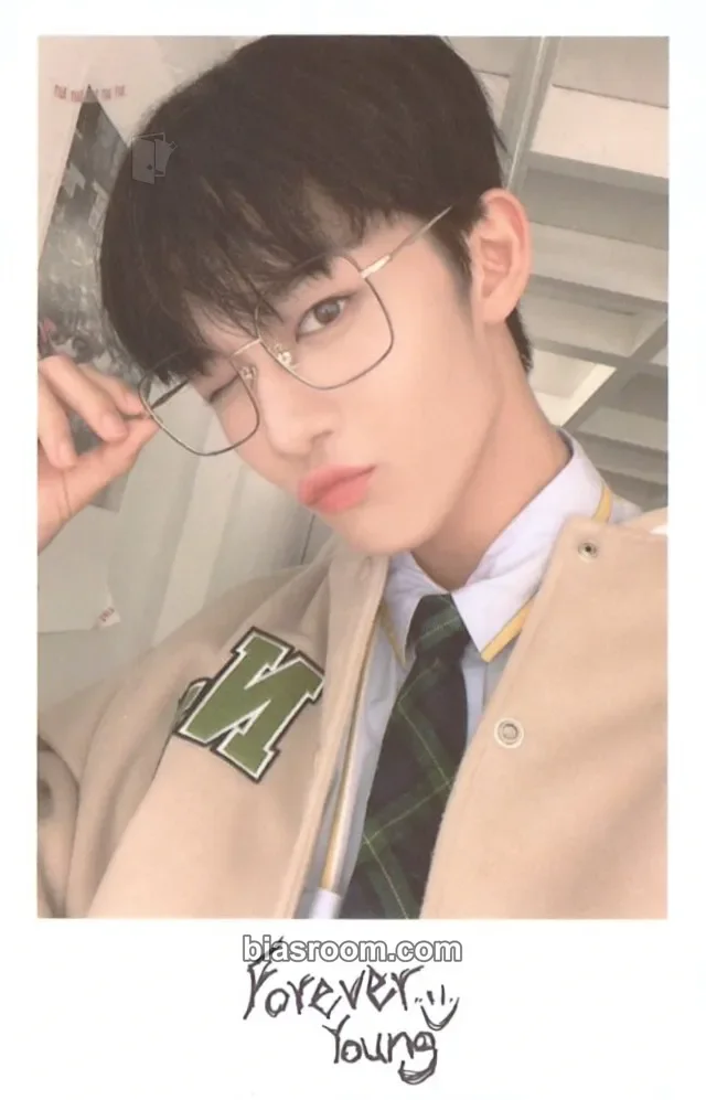 CIX - Jinyoung - Seasons Greetings 2022 Other merch photocard season's greetings version 1