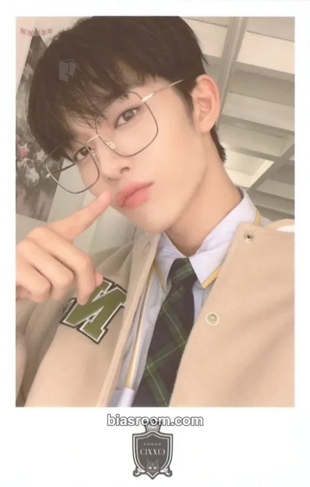 CIX - Jinyoung - Seasons Greetings 2022 Other merch photocard season's greetings version 2