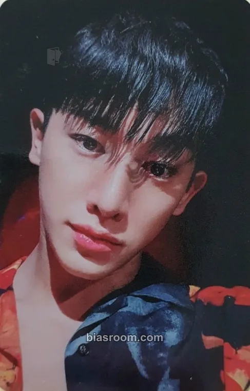 Wonho Blue Letter Photocard - Wonho K-pop photocard