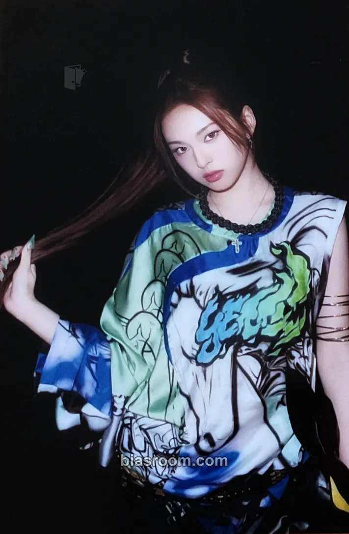 Chiquita WE GO UP Photocard - BABYMONSTER - BABYMONSTER K-pop photocard