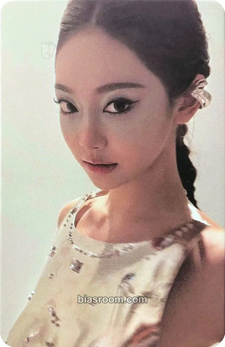 Ningning Ningning X ELLE China Photocard - aespa - aespa K-pop photocard