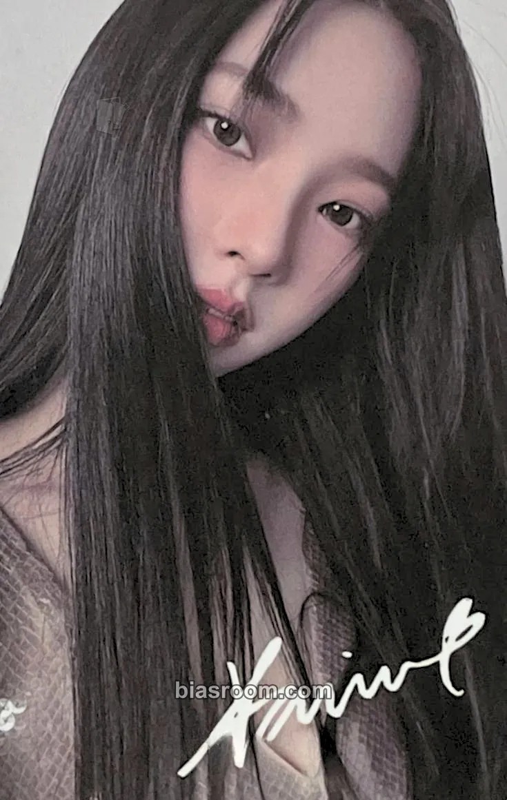 Karina Karina X CHIC China Photocard - aespa - aespa K-pop photocard