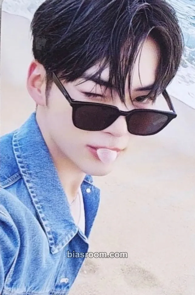 Hanbin DICON: The Beach Boy Photocard - ZEROBASEONE - ZEROBASEONE K-pop photocard