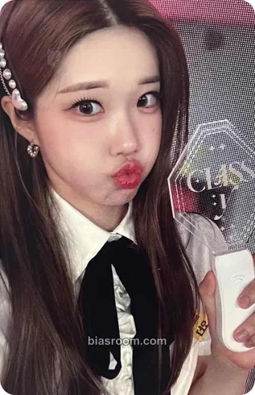 Chaewon ACRYLIC LIGHT STICK Photocard - CLASSy - CLASSy K-pop photocard