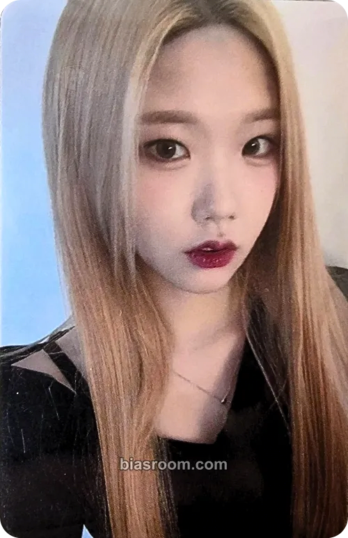 Chaewon Day and Night Photocard - CLASSy - CLASSy K-pop photocard