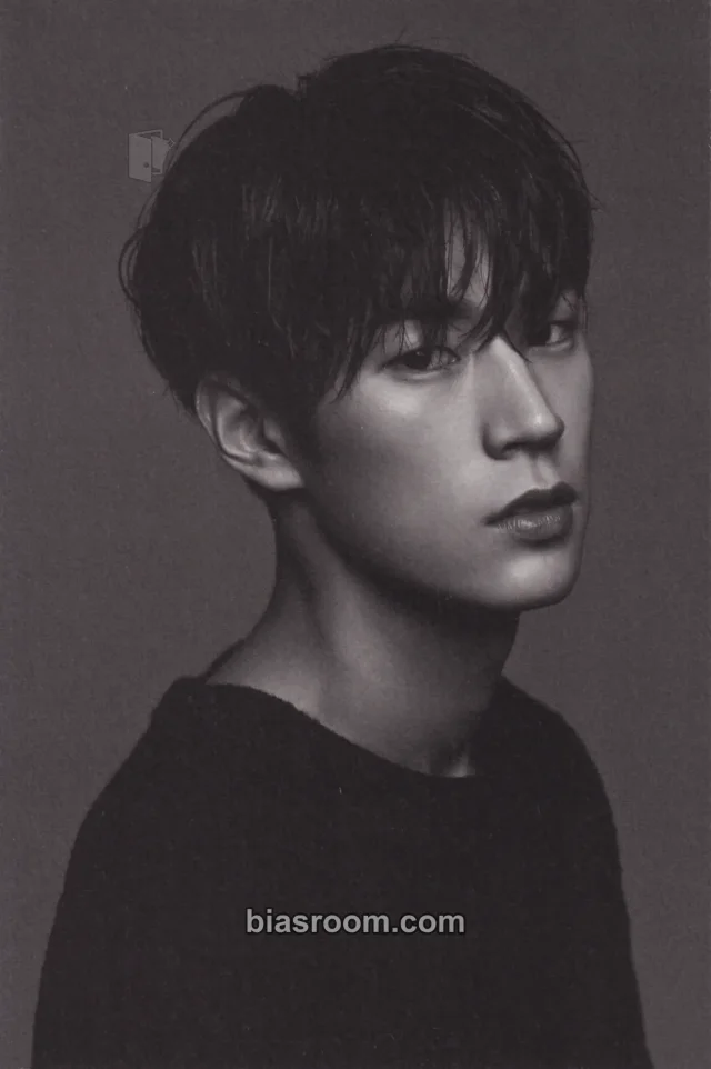 KNK - Seoham - Knock Album postcard set album inclusion