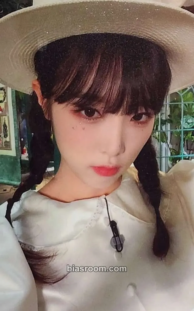 Yena "Yena Friends" 1st fanmeeting in Seoul Photocard - Yena K-pop photocard