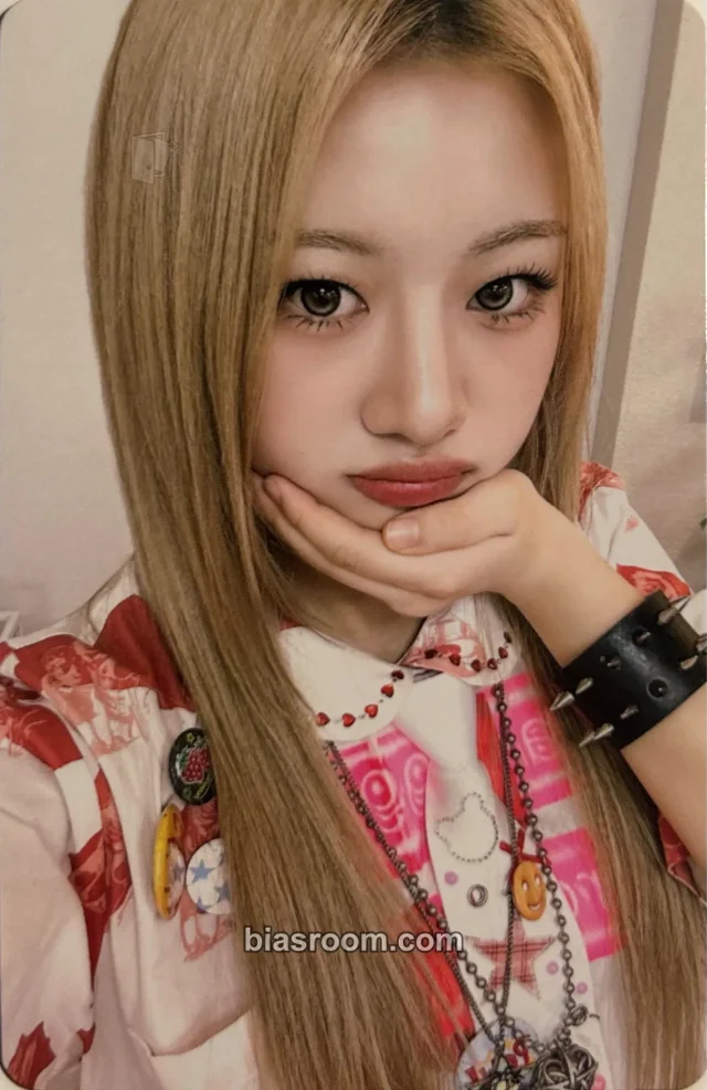 UNCHILD - Haeun - 2026 DEBUT POP UP Event pop-up store merch photocard bandana
