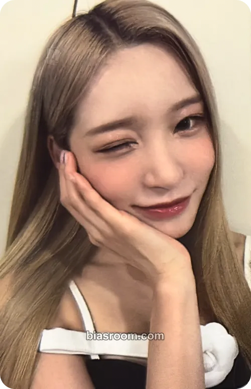 Hyungseo Day and Night Photocard - CLASSy - CLASSy K-pop photocard