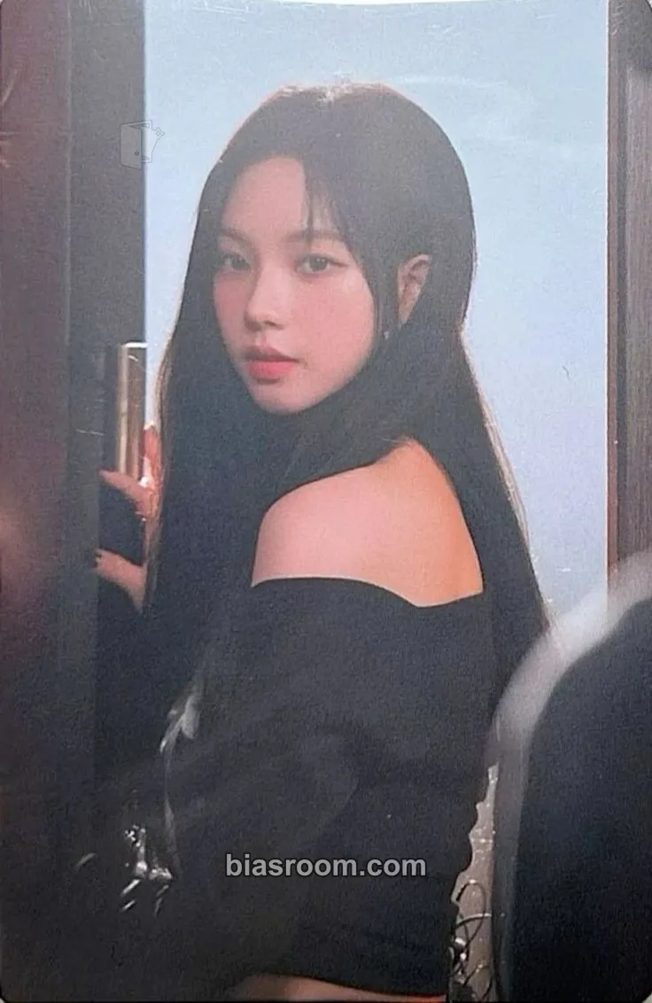 Karina aespa: WORLD TOUR in cinemas Photocard - aespa - aespa K-pop photocard