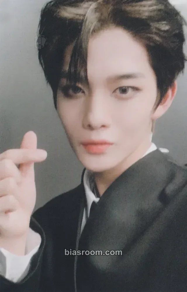 Wanna One - Jinyoung - Winter Store Event merch photocard cushion