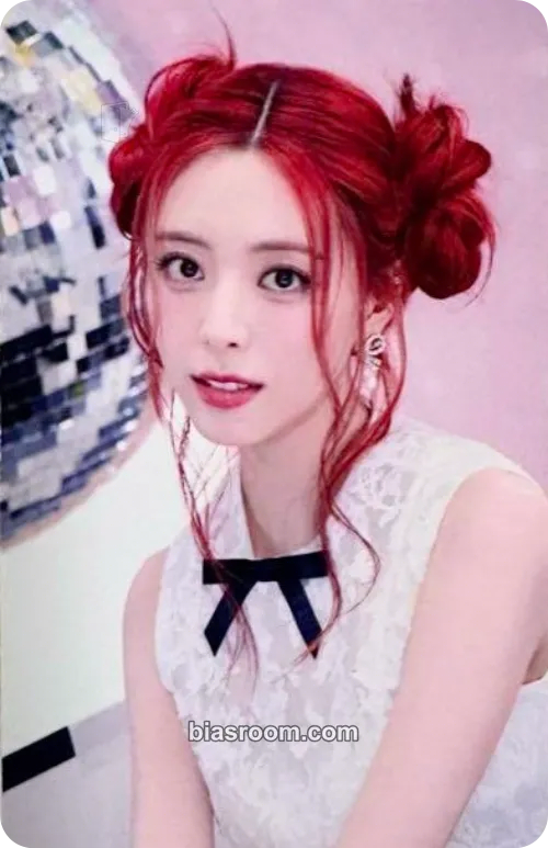 Yuna JYP JAPAN POPUP STORE 2024 Photocard - ITZY - ITZY K-pop photocard