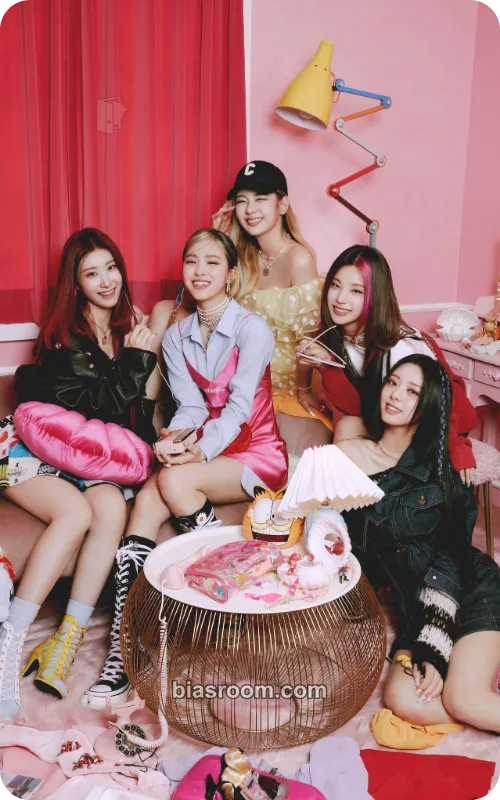 Crazy in Love Photocard - ITZY - ITZY K-pop photocard